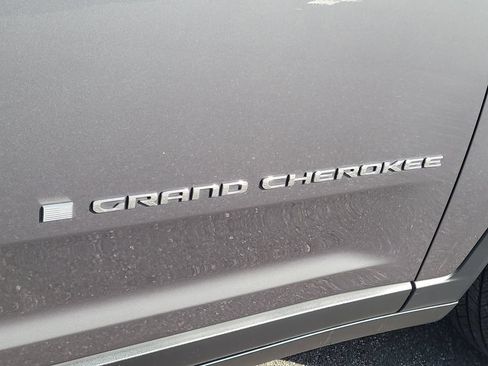 Certified 2022 Jeep Grand Cherokee L Laredo w/ Luxury Tech Group I RWD image 7