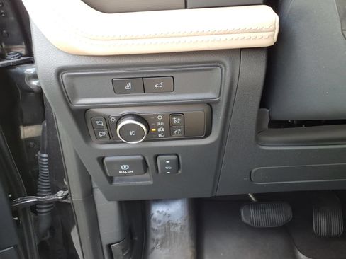 Used 2024 Ford Expedition Platinum AWD/4WD image 20