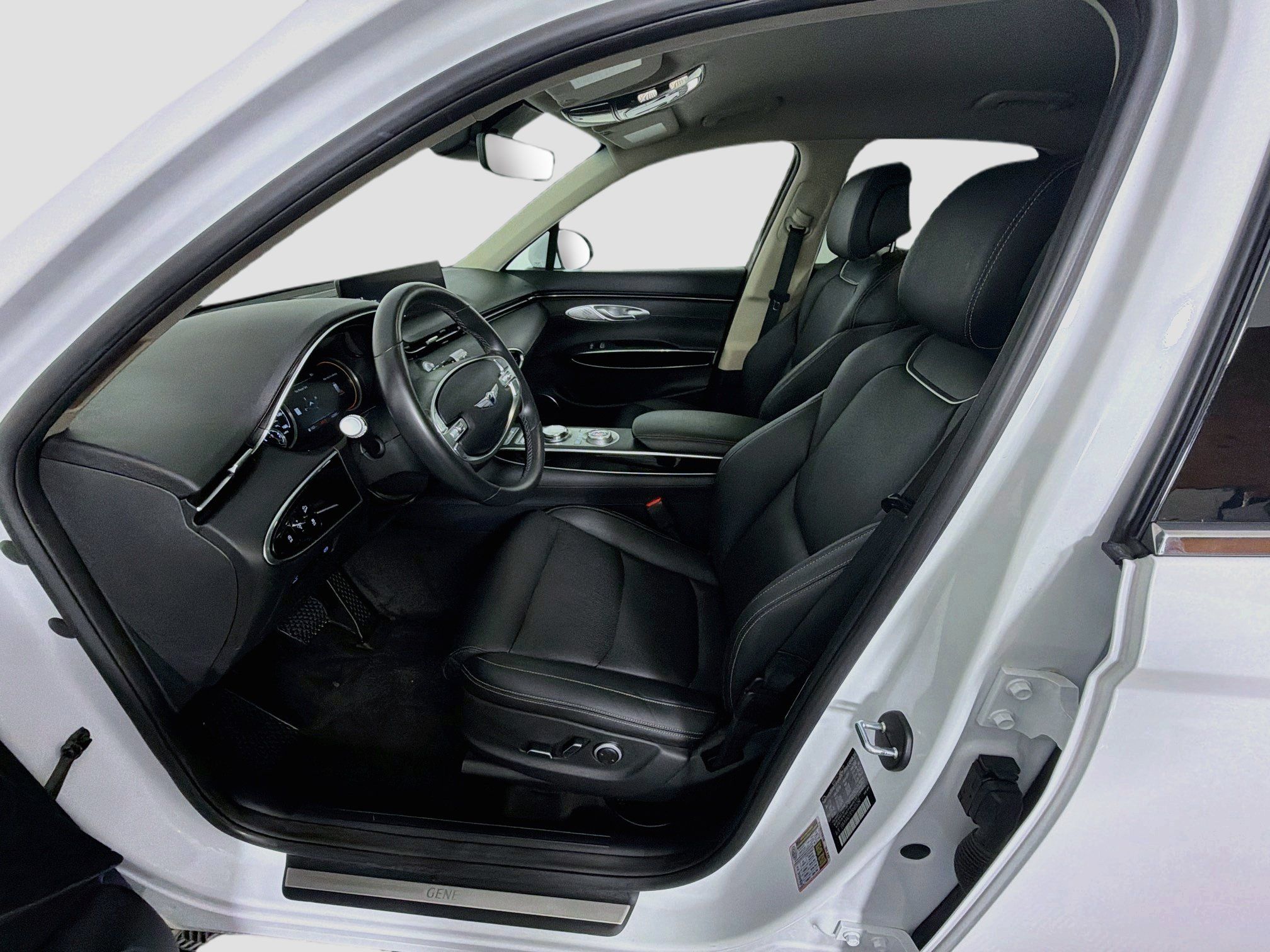 Used 2025 Genesis GV70 2.5T AWD/4WD image 13