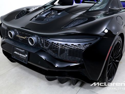 Used 2025 McLaren Artura Spider image 31
