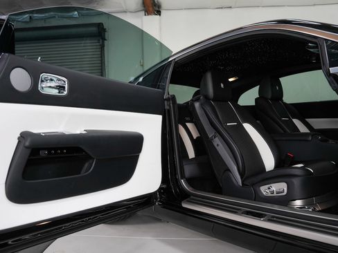Used 2017 Rolls-Royce Wraith RWD image 2