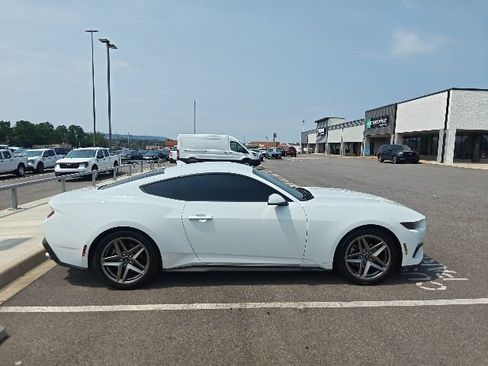 Used 2025 Ford Mustang Coupe RWD image 2