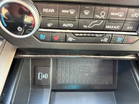 Used 2021 Ford Expedition Limited image 43