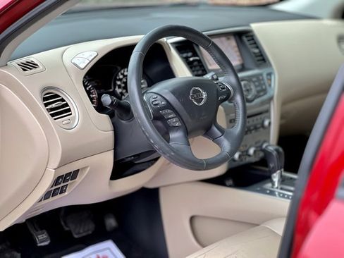 Used 2018 Nissan Pathfinder SL image 12