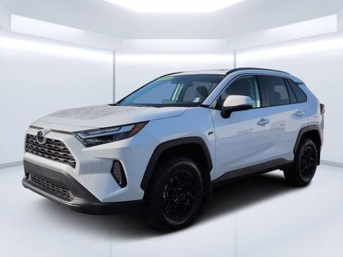 Used 2025 Toyota RAV4 XLE w/ Convenience Package FWD image 7