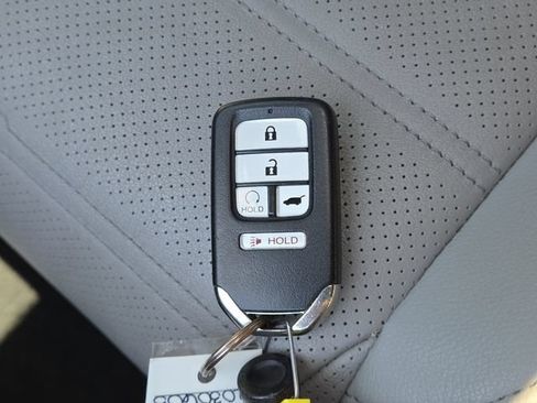Used 2020 Honda CR-V Touring image 38