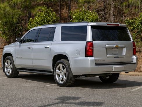Used 2017 Chevrolet Suburban LT image 8