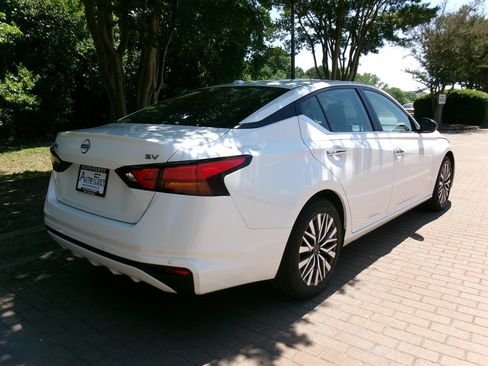 Used 2024 Nissan Altima 2.5 SV FWD image 5
