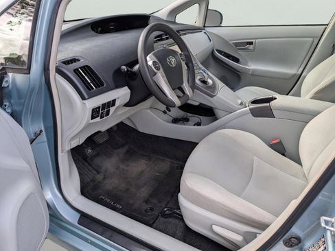 Used 2014 Toyota Prius Four image 11