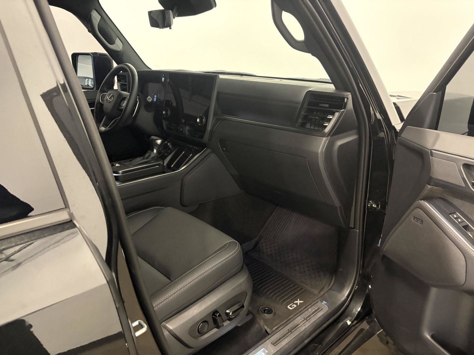 Used 2026 Lexus GX 550 w/ Accessory Package (2T) AWD/4WD image 48