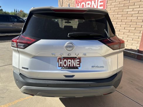 Used 2023 Nissan Rogue SV image 4