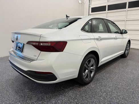 Used 2023 Volkswagen Jetta SE FWD image 6