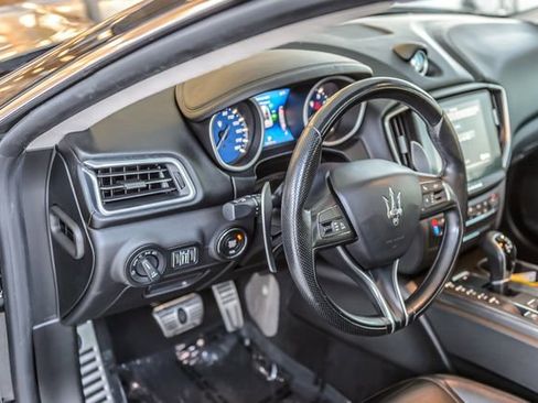 Used 2018 Maserati Ghibli GranSport image 27