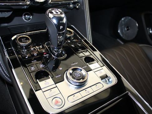 Used 2022 Bentley Flying Spur V8 image 32