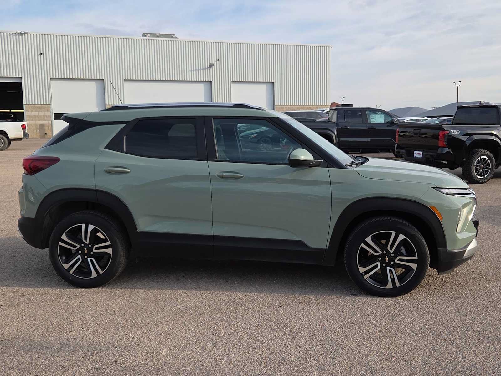 Used 2026 Chevrolet TrailBlazer LT w/ LT Cold Weather Package FWD image 9