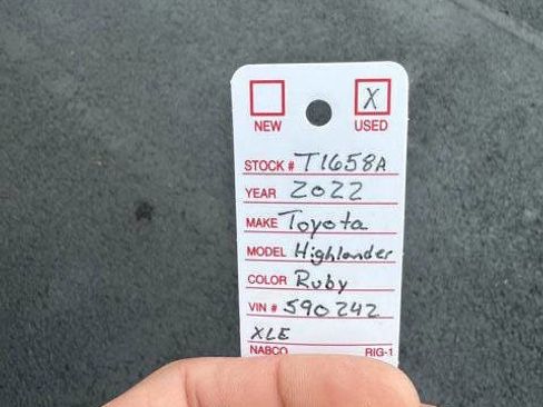 Used 2022 Toyota Highlander XLE image 12