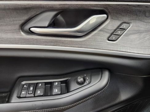 New 2025 Jeep Grand Cherokee Limited w/ Trailer Tow Package image 11