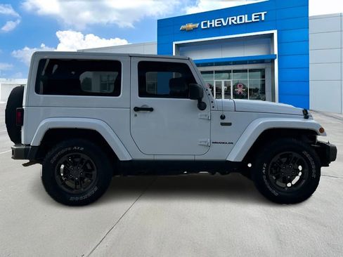Used 2016 Jeep Wrangler Sahara image 4