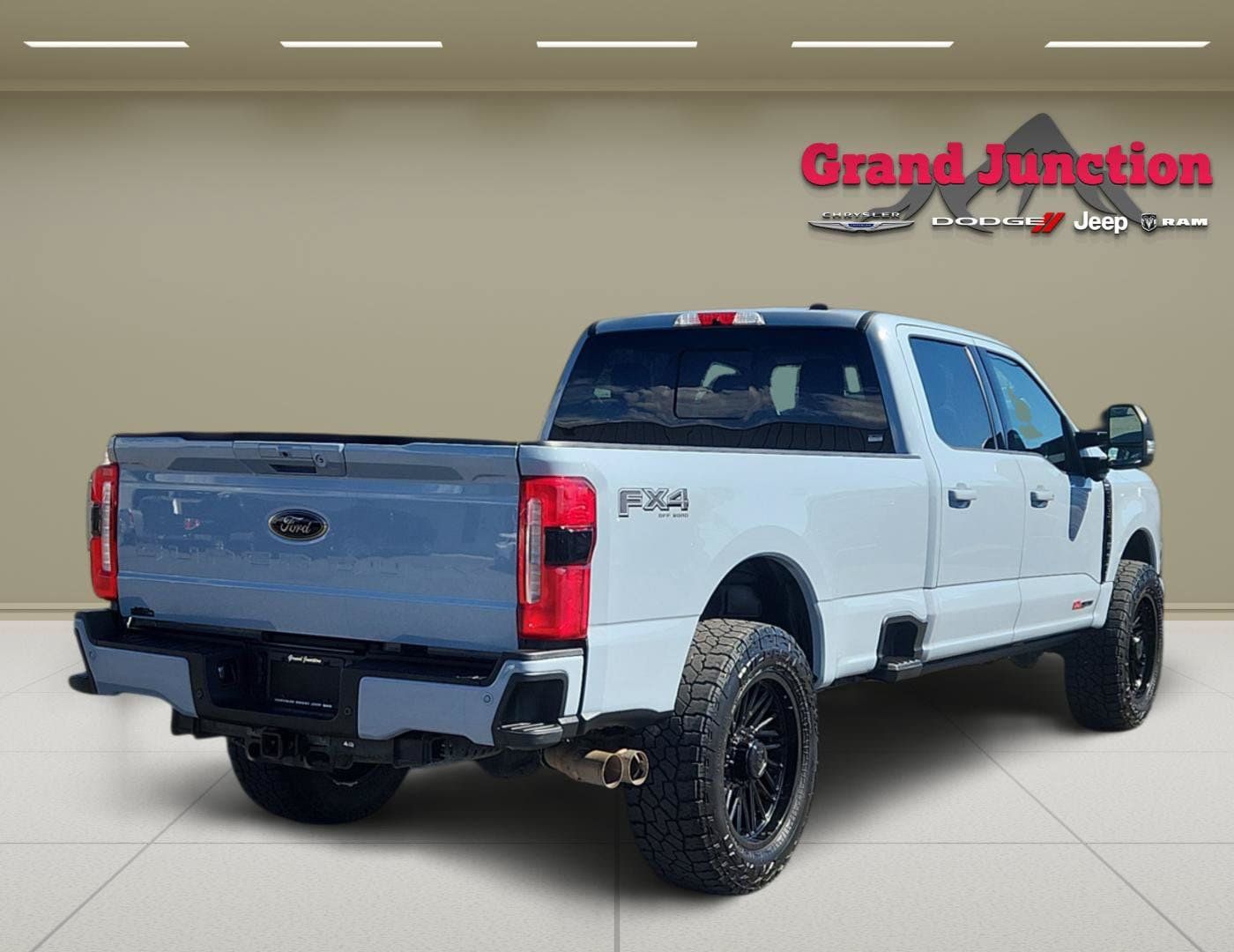 Used 2024 Ford F350 Lariat w/ Lariat Ultimate Package AWD/4WD image 4