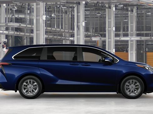 New 2026 Toyota Sienna LE image 12