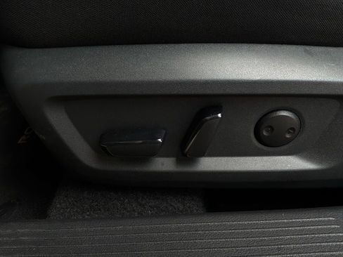 Used 2025 Nissan Rogue SV FWD image 11