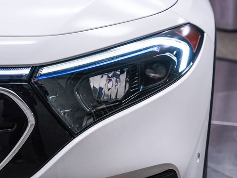 Certified 2022 Mercedes-Benz EQB 300 4MATIC image 11