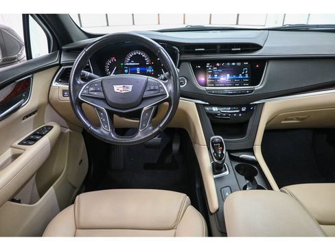 Used 2018 Cadillac XT5 Luxury w/ Driver Awareness Package FWD image 27