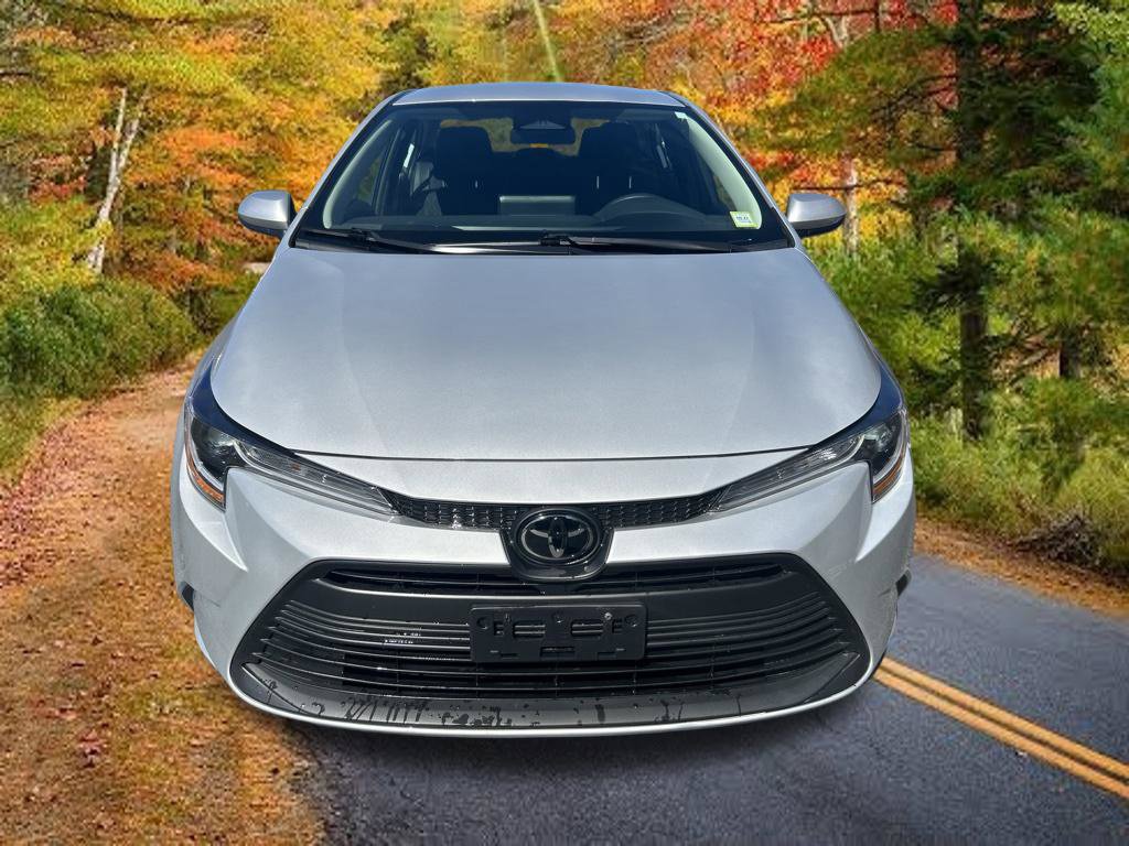 Used 2024 Toyota Corolla LE FWD image 2