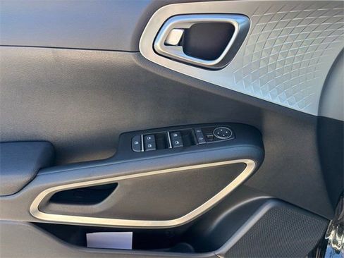 New 2025 Kia Soul LX w/ LX Technology Package image 17