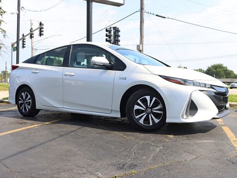 Used 2017 Toyota Prius Prime Premium FWD image 2