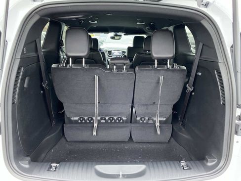 New 2026 Chrysler Pacifica Select image 5