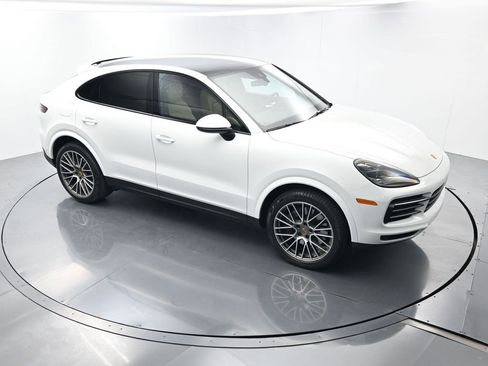 Certified 2022 Porsche Cayenne Platinum Edition image 43