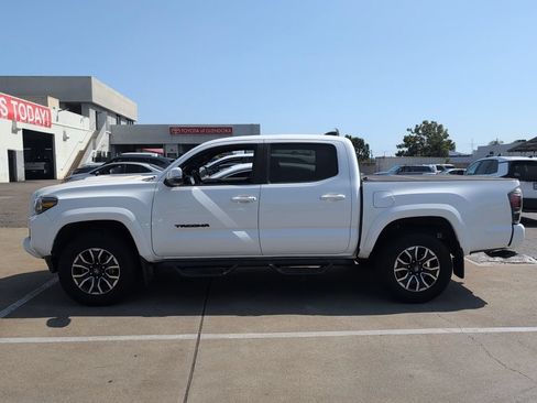 Used 2021 Toyota Tacoma TRD Sport w/ Technology Package RWD image 4