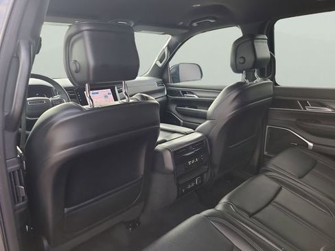 Used 2024 Jeep Wagoneer Series II w/ Flexible Seating Group RWD image 15