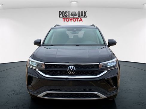 Used 2023 Volkswagen Taos SE image 2