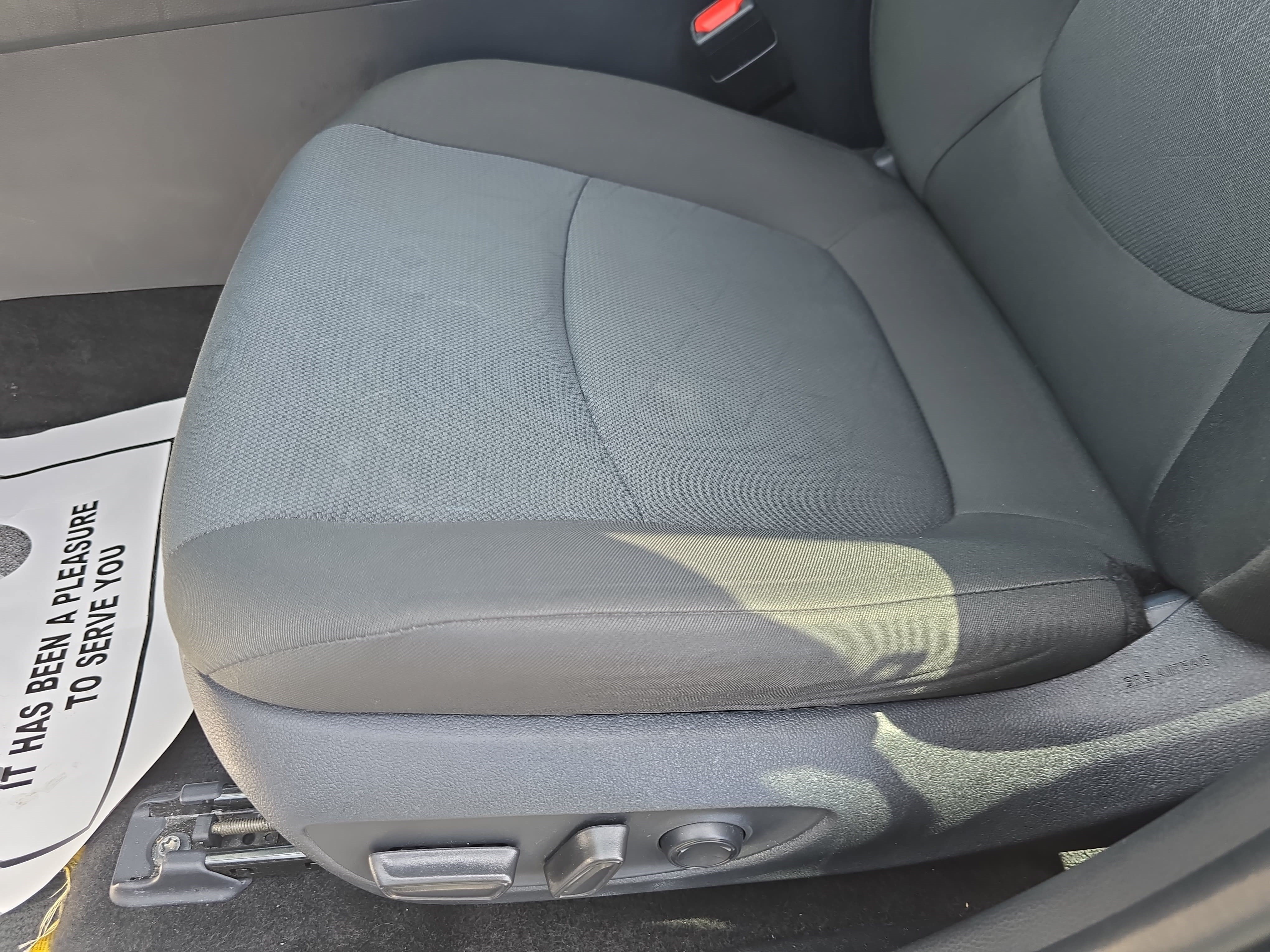Used 2025 Toyota RAV4 XLE FWD image 27