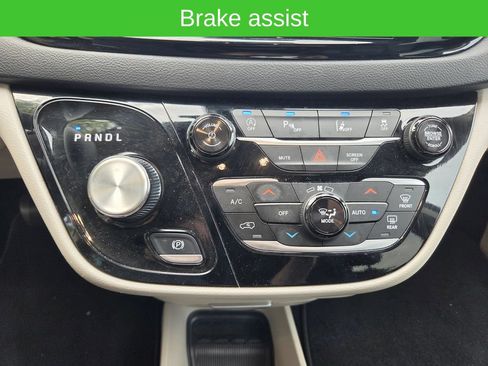 Used 2024 Chrysler Pacifica Touring-L FWD image 21
