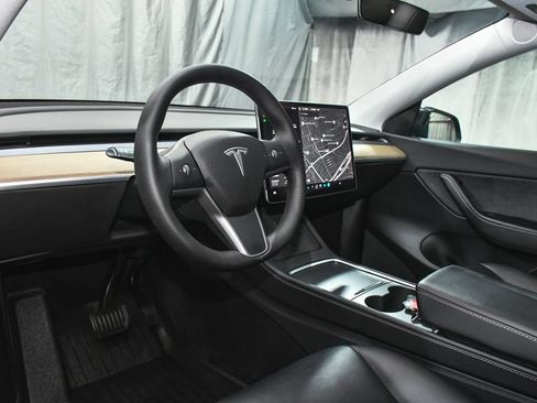 Used 2021 Tesla Model Y Long Range AWD/4WD image 22