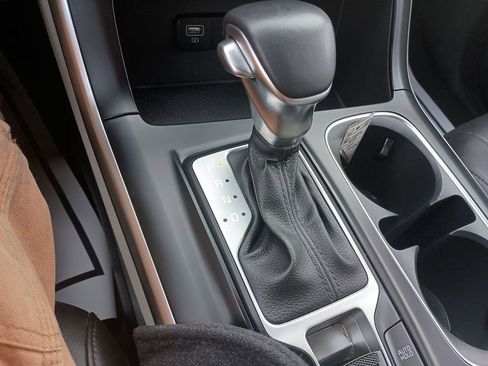 Used 2024 Kia Carnival LX image 26