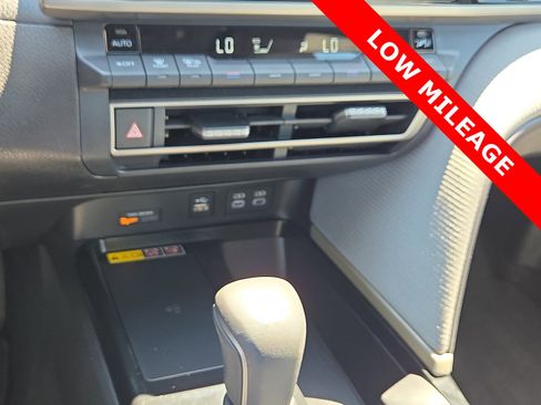 Used 2025 Toyota Camry SE FWD image 19