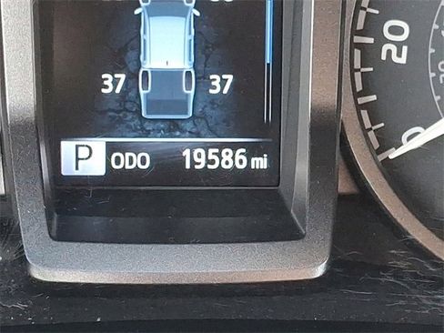 Certified 2023 Toyota Tacoma TRD Off-Road image 19