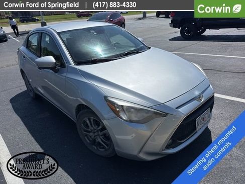 Used 2019 Toyota Yaris LE FWD image 3