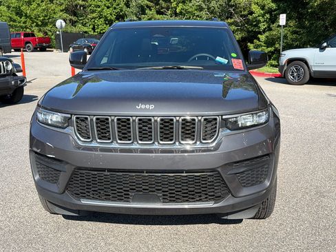 Used 2025 Jeep Grand Cherokee Laredo X RWD image 3