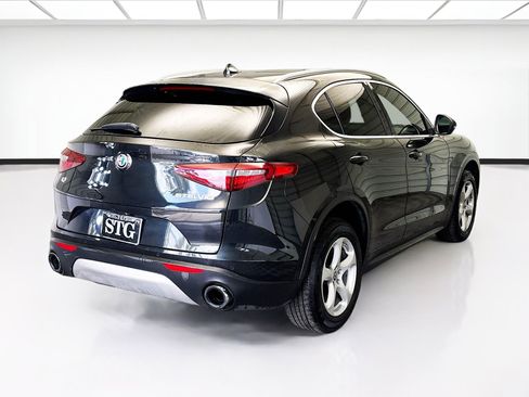 Used 2018 Alfa Romeo Stelvio AWD image 4