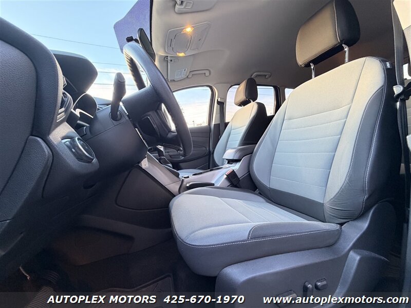 Used 2016 Ford Escape SE w/ Equipment Group 201A AWD/4WD image 11