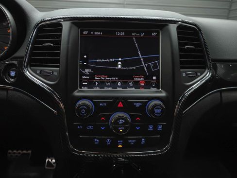 Used 2018 Jeep Grand Cherokee Trailhawk AWD/4WD image 25