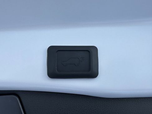 New 2025 Toyota RAV4 XLE Premium image 15