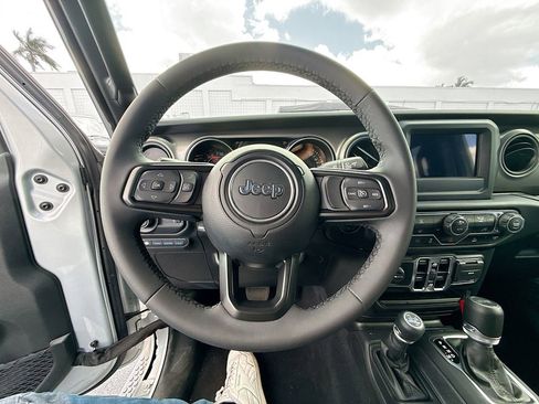 Used 2023 Jeep Wrangler Unlimited AWD/4WD image 12