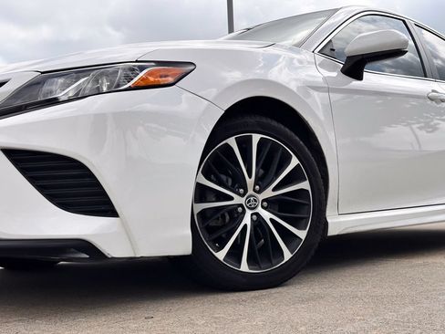 Used 2020 Toyota Camry SE FWD image 8