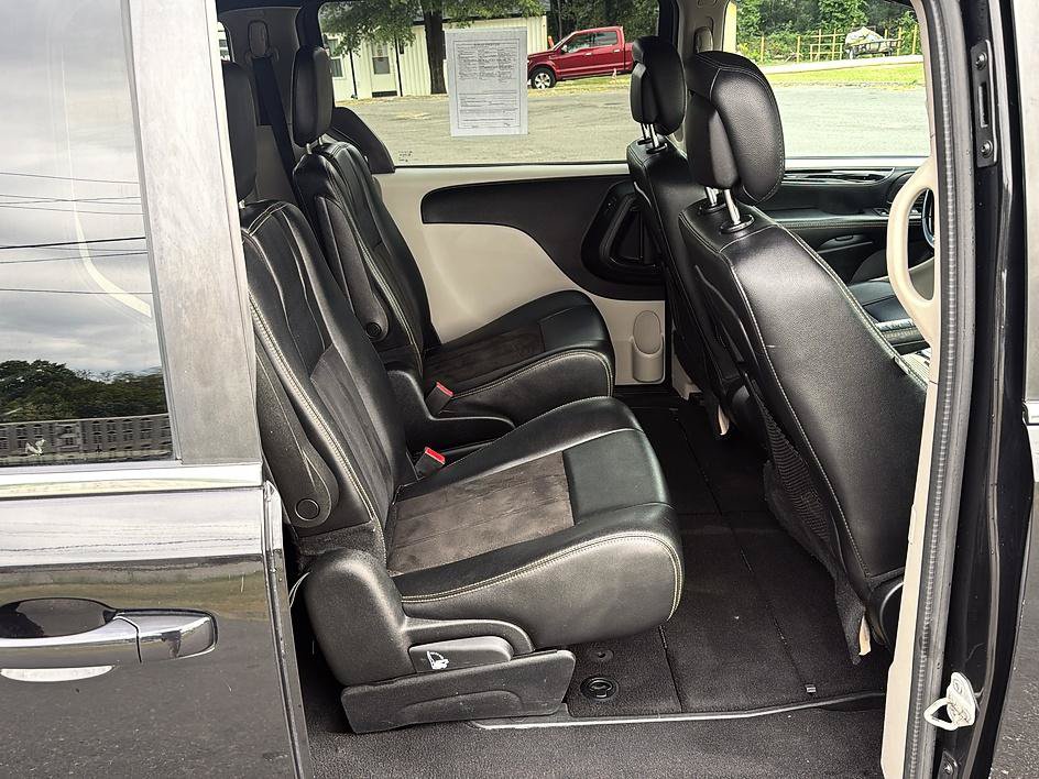Used 2019 Dodge Grand Caravan SXT FWD image 30